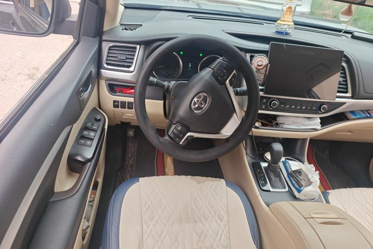 Used Toyota Highlander 2021 2.0T Two-Wheel Drive Elite Version 7-Seater
