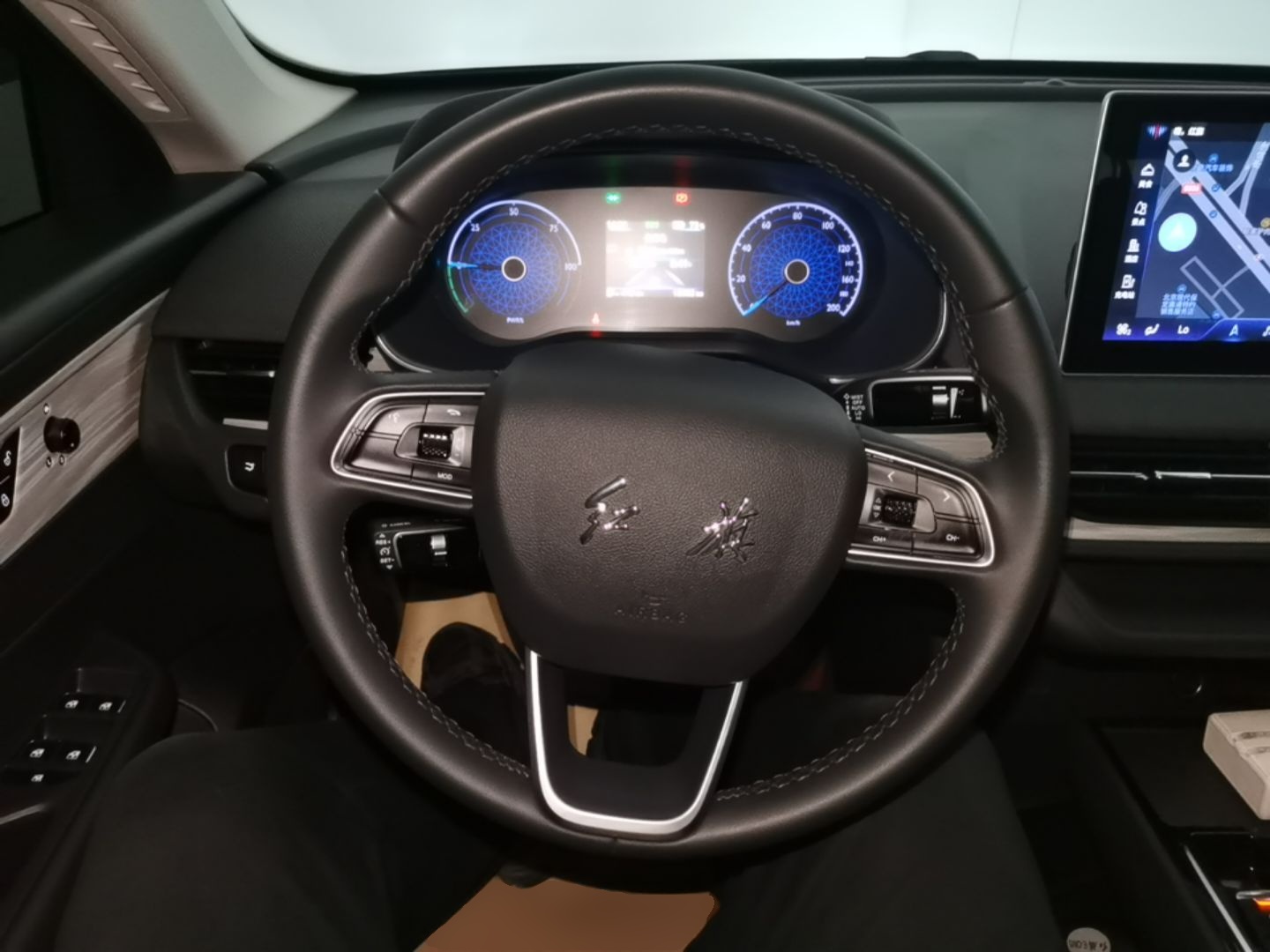 Hongqi E-QM5 2024 610 km PLUS — снимка 13