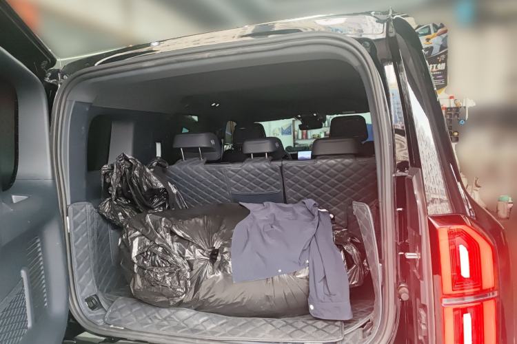 Used Formula Leopard 5 2023 Navigator Edition
