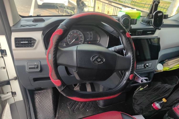 Used SAIC MAXUS EV30 2023 Pure-Electric Smart Logistics Expert with Long Wheelbase—Equipped with CATL Power Battery