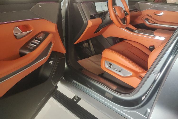 Used BYD Tang L 2025 DM 175KM Drone Player Edition Driver Seat