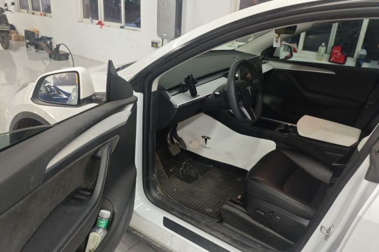 Used Tesla Model Y 2023 Long-Range All-Wheel-Drive Version Driver Seat