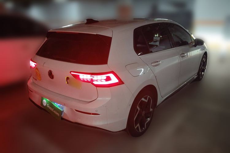 Used Volkswagen Golf 2025 Facelift 300TSI R-Line Rear Right 45 Deg