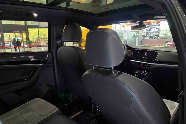 Used Volkswagen Tayron 2020 380TSI All-Wheel Drive R-Line Connected Version Interior 10