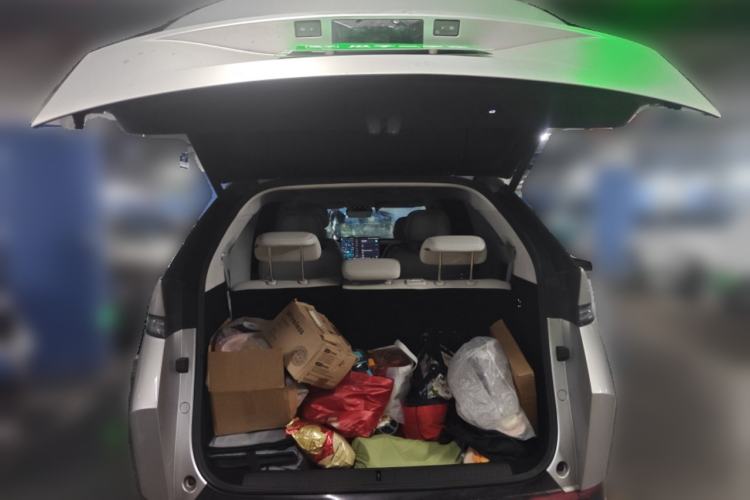 Used XPeng X9 2024 610 Long-Range Max Trunk