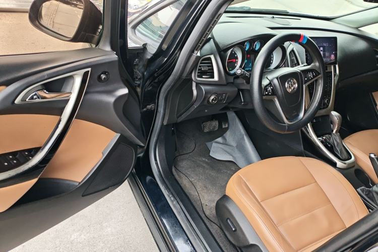 Used Buick GT 2013 GT 1.8L Automatic Fashion Edition Driver Seat