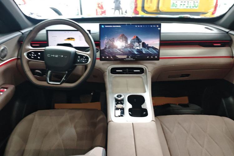 Used Chery Tiggo 8 PLUS C-DM 2025 1.5T 116 km Prestige Version 5 Seats
