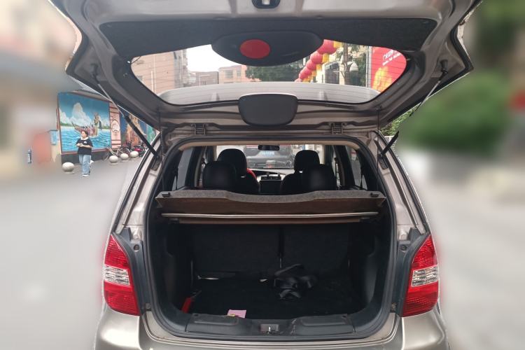 Used Nissan Livina 2010 Jingrui Edition 1.6L Automatic Smart High-End Model Trunk
