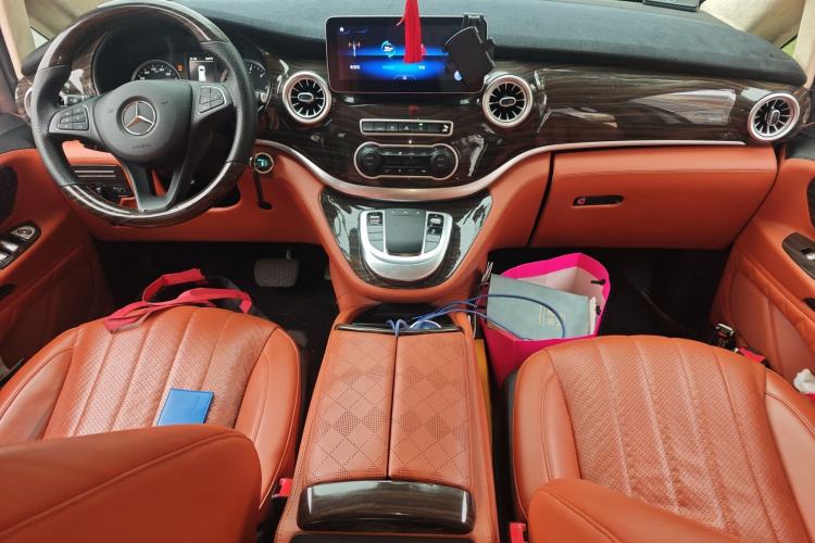 Used Mercedes-Benz Vito 2021 2.0T Elite Version 7 Seats Center Console