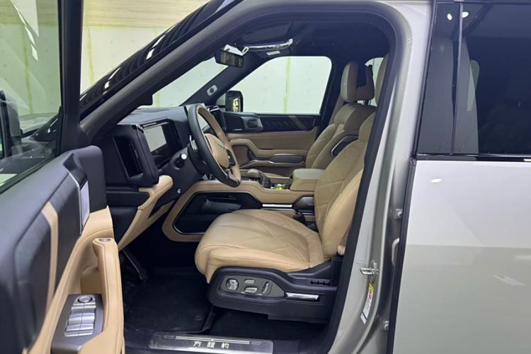 Used Formula Leopard Leopard 8 2025 Smart & Brave Flagship Edition 6 Seats