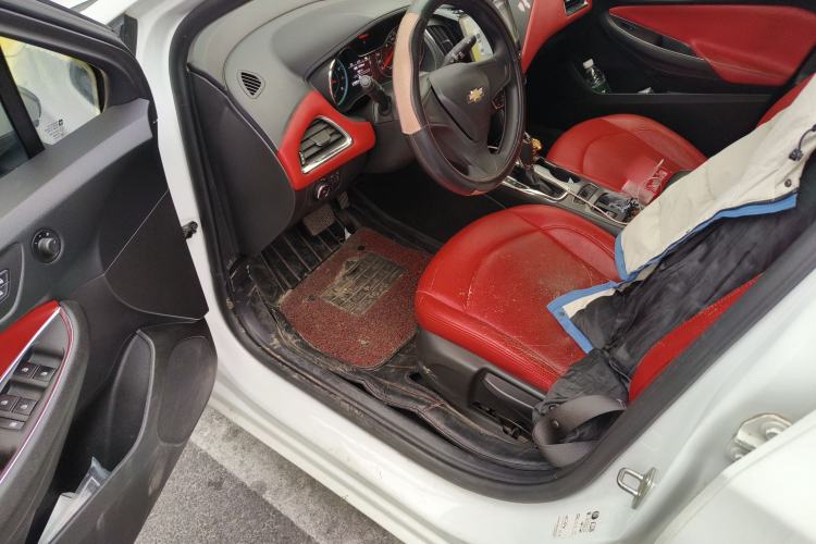 Used Chevrolet Cruze 2018 320 Automatic Pioneer Sunroof Edition
