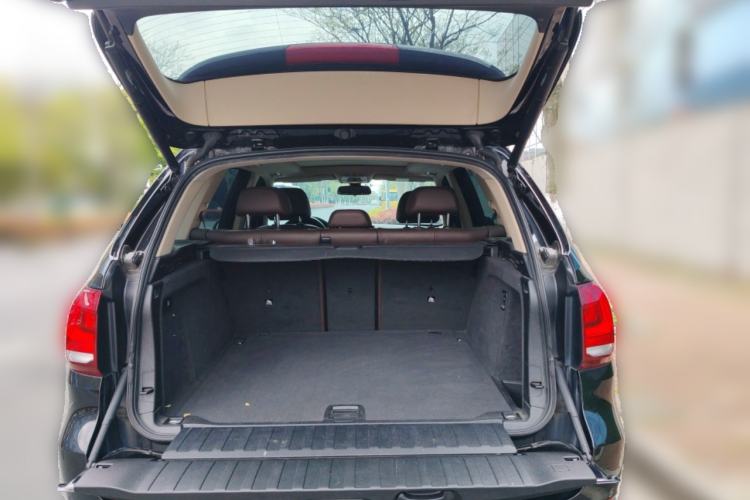 Used BMW X5 2018 xDrive28i Trunk