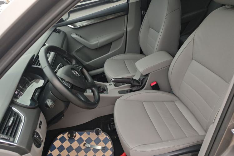 Used Skoda Octavia 2015 1.6L Automatic Yijun Edition
