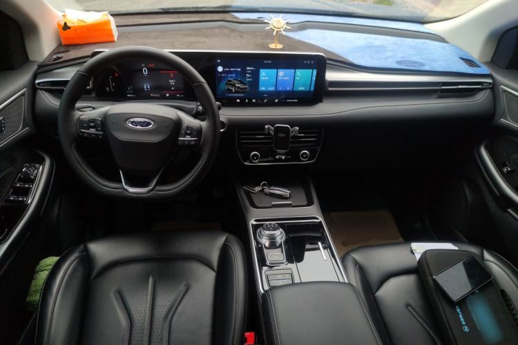 Used Ford Edge 2021 PLUS EcoBoost 245 Two-Wheel-Drive Platinum Edition 5 Seats Center Console