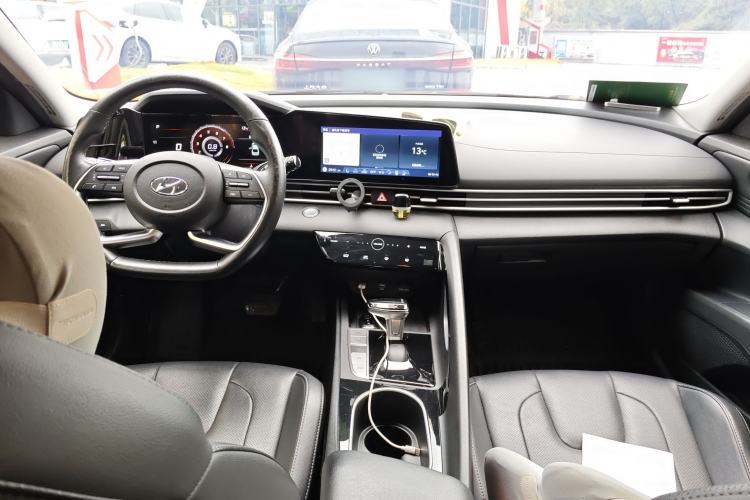 Used Hyundai Elantra 2021 1.5L CVT LUX Prestige Edition
