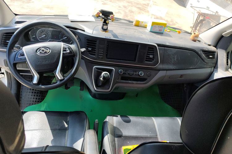 Used SAIC MAXUS Xintu V80 2023 2.0T Manual Classic Aoyuntong Short Wheelbase Ultra-Low Roof 5/6-Seater
