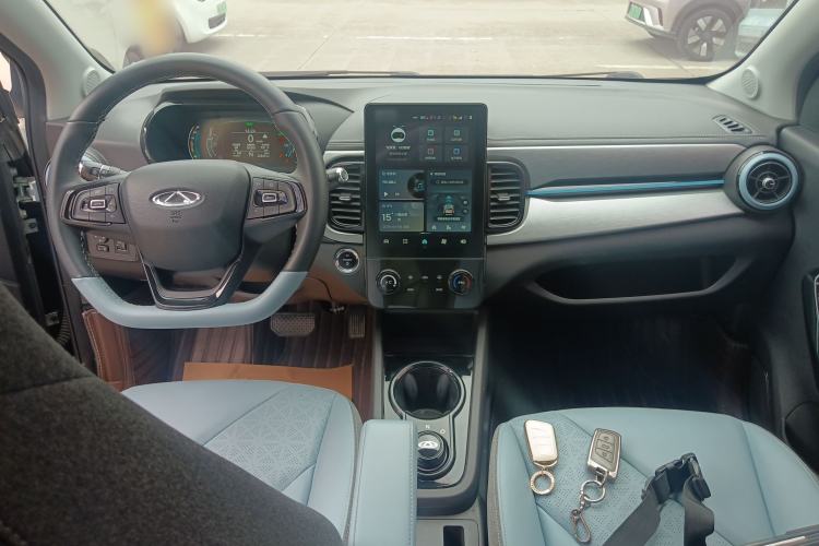 Used Chery QQ Little Ant 2023 251km True Love Edition Lithium Iron Phosphate Center Console