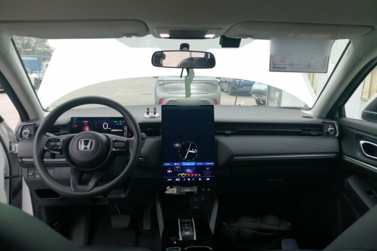 Used Honda e:NP1 2023 420 km Vision Edition Center Console