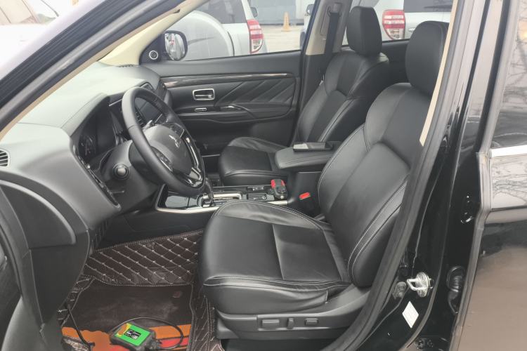 Used Mitsubishi Outlander 2020 2.0L Two-Wheel Drive Comfort Edition 7-Seater
