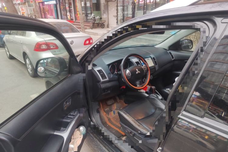 Used Mitsubishi Outlander 2011 Kijang 2.0 Urban Edition Driver Seat