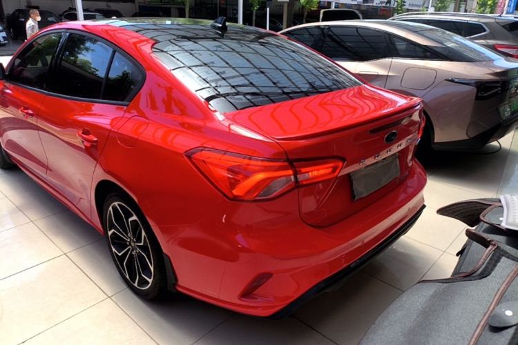 Ford Focus 2020 Sedan EcoBoost 180 Automatic ST Line usata