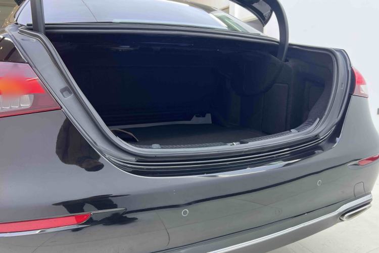 Used Mercedes-Benz E-Class 2023 E 300 L Luxury Model Interior 8