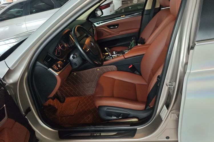 Used BMW 5 Series 2014 520Li Elegant Model
