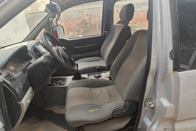 Used FORTHING Lingzhi 2016 V3 1.5L 7-Seater Luxury Model China IV Standard
