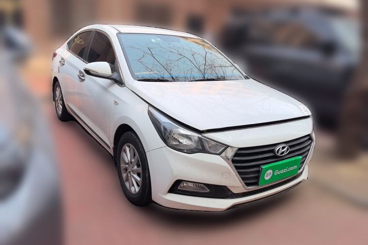 Used Hyundai Verna (new generation) 2016 1.4L Manual Cool Edition GLS Front Right 45 Deg