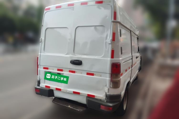 Used Iveco Daily 2017 2.8T V35 Box Truck 3 Seats 43S5