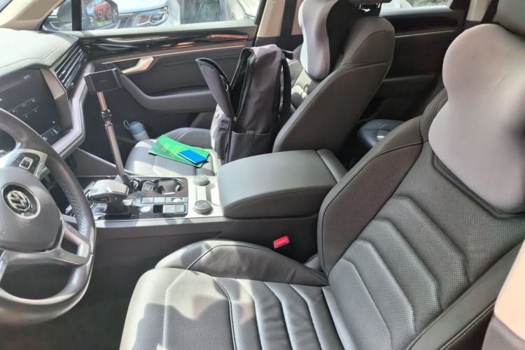 Used Volkswagen Touareg 2020 3.0 TSI Luxury Edition China VI Left Front Seat