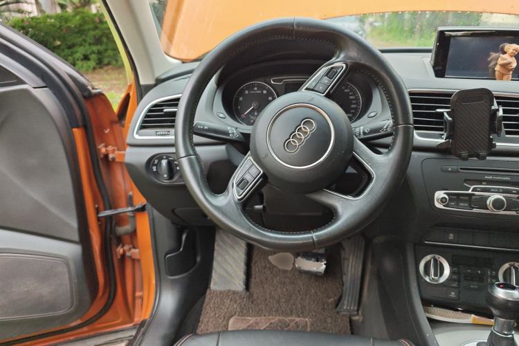 Used Audi Q3 2015 30 TFSI Ambition Edition Steering Wheel