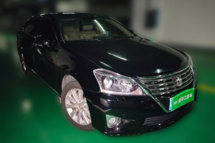 Used Toyota Crown 2012 2.5L Royal Leather Edition Front Right 45 Deg