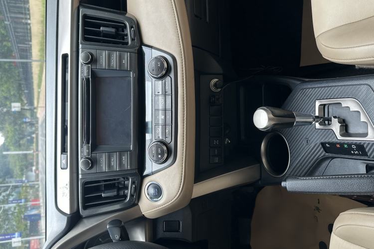 Used Toyota RAV4 2013 2.5L Automatic 4x4 Elite Edition Interior 3