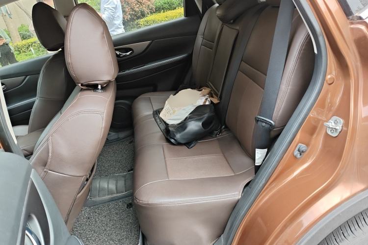 Used Nissan X-Trail 2015 2.0L CVT Comfort MAX Edition 2WD
