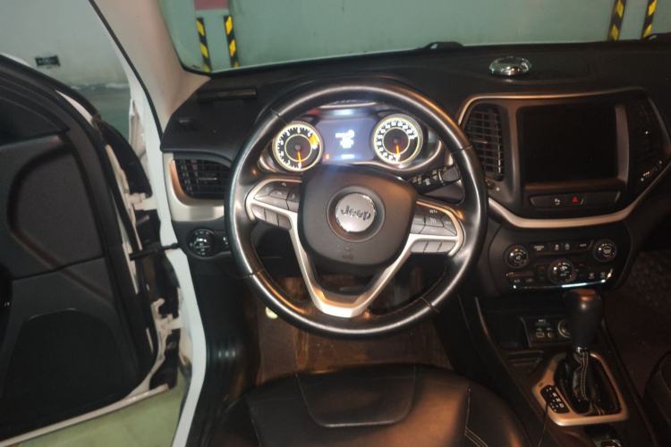 Used Jeep Cherokee 2017 2.0L Superior Edition