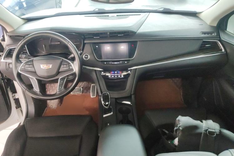 Used Cadillac XT5 2016 25T Luxury Model Center Console