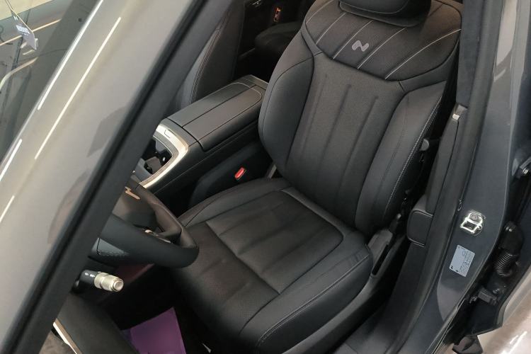 Used ONVO Luxeed L90 2025 Model—Max Six-Seater Version
