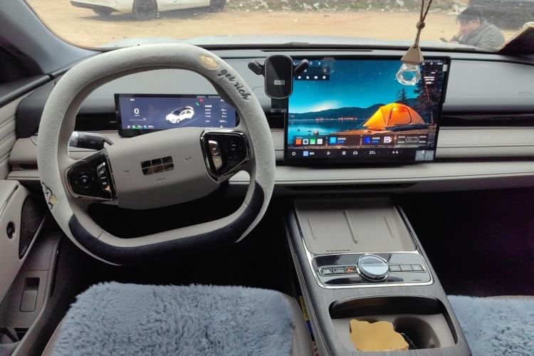 Used Geely Galaxy 8 2025 130km EM-i Deluxe Edition
