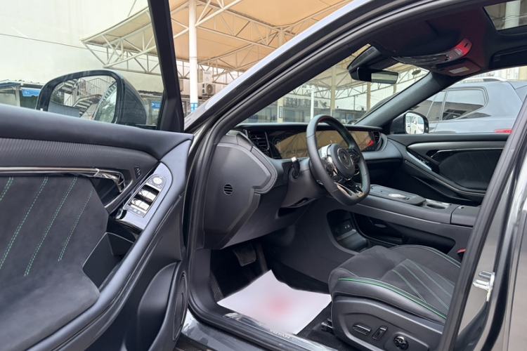 Used VOYAH FREE 2025 318 259 km All-Wheel-Drive Exploration Edition
