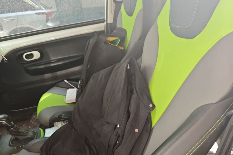 Used Roewe Clever 2021 302 km New Four-Seater Super-Efficient Version Left Front Seat