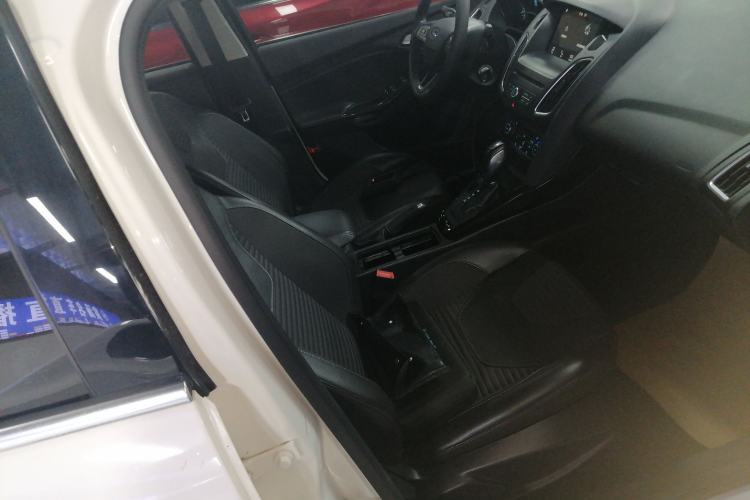 Used Ford Focus 2018 Sedan Classic EcoBoost 180 Automatic Elite Model Right Front Seat