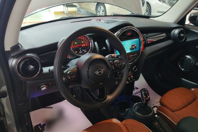 Used MINI 2019 1.5T COOPER Artist Center Console