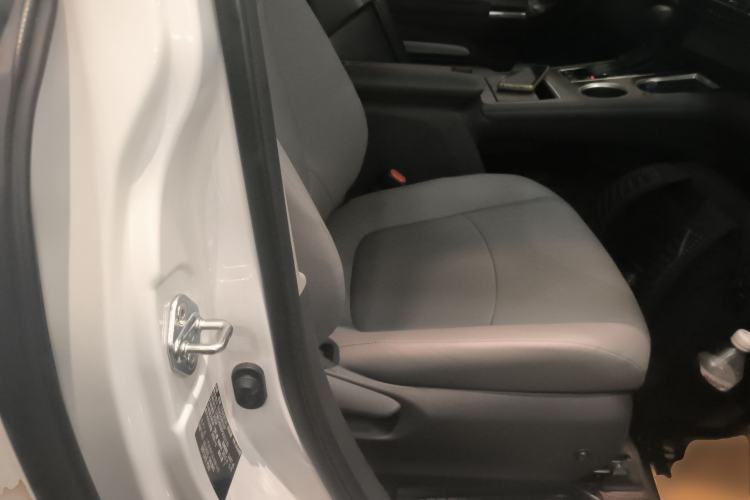 Used Toyota Granvia 2023 2.5L Hybrid Luxury Edition