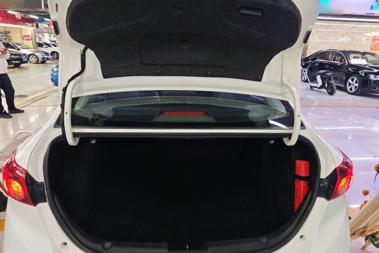 Used Mazda Mazda 3 Axela 2016 Sedan 1.5L Automatic Luxury Model
