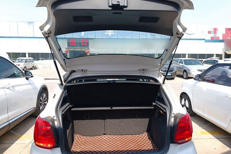 Used Volkswagen Polo 2016 1.6L Automatic Comfort Model