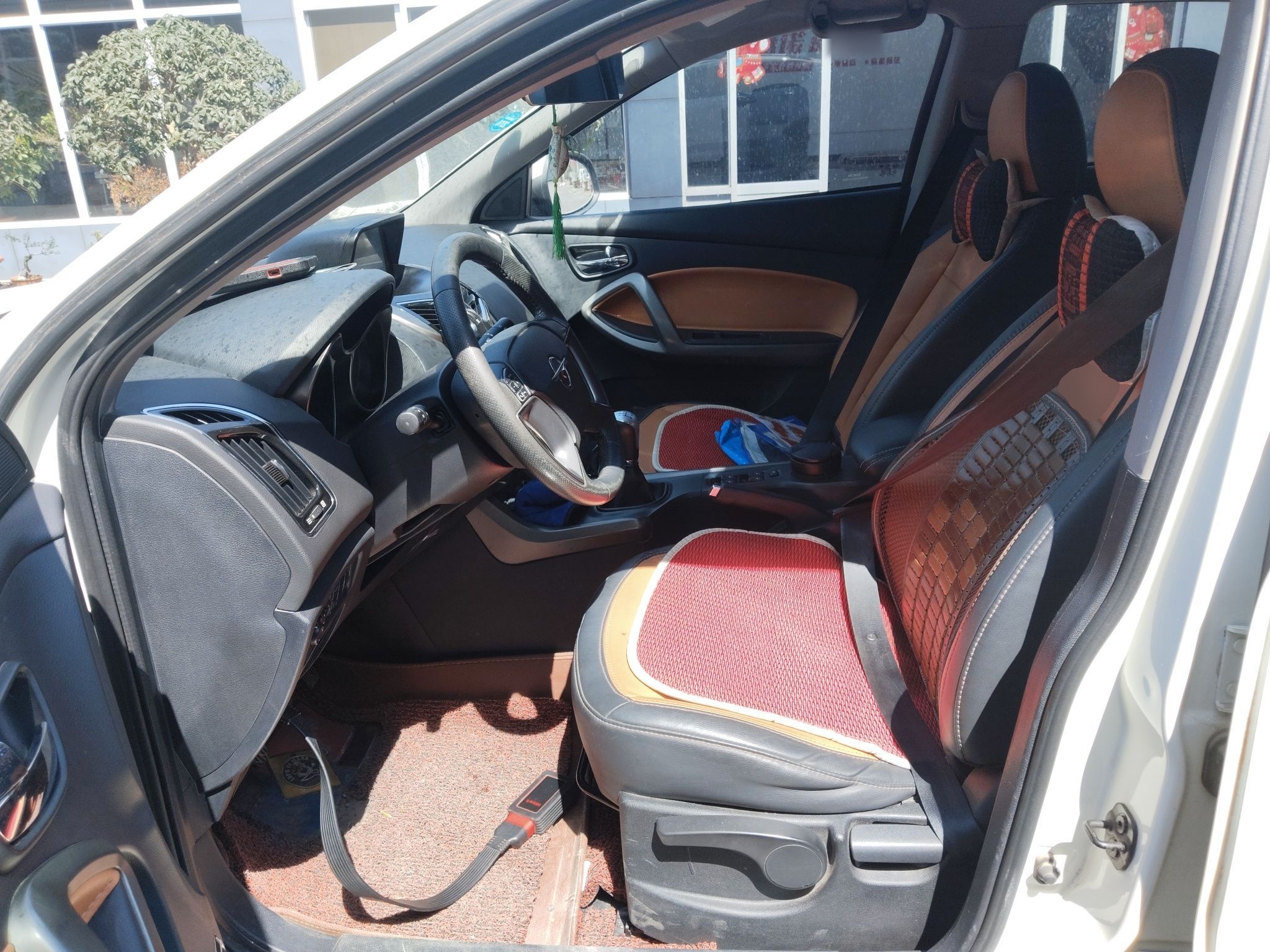 Переднее сиденье в автомобиле