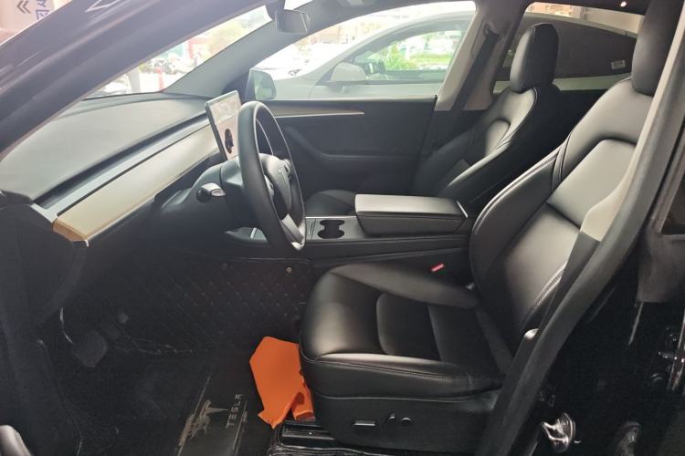 Used Tesla Model Y 2021 Standard Range Rear-Wheel Drive Version Left Front Seat