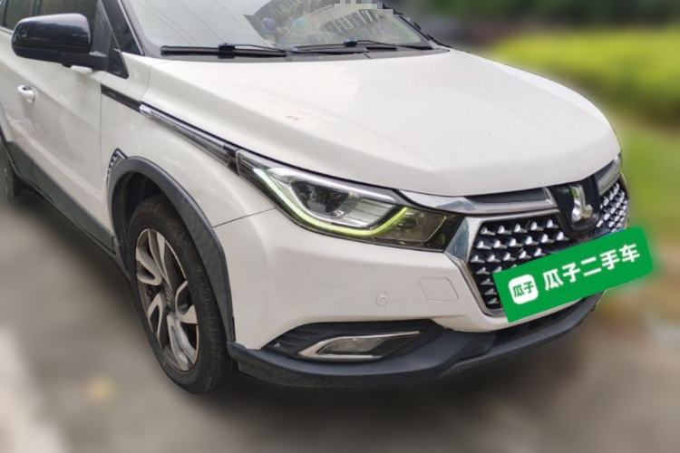 Used Luxgen U5 SUV 2017 1.6L CVT Jazz Edition Front Right 45 Deg