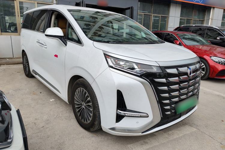 Used Denza D9 2024 DM-i 980 Four-Wheel Drive Prestige Model Front Right 45 Deg